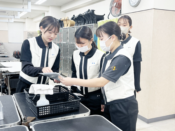 1年生、接客の勉強が始まりました！